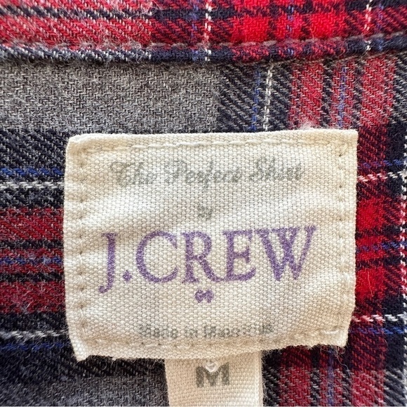 J. Crew button  down shirt with long sleeves in 💯 cotton flannel, plaid - Picture 8 of 9